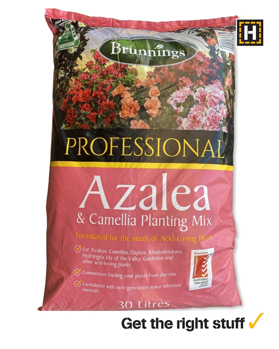 Brunnings Azalea & Camellia Planting Mix 30L view 2